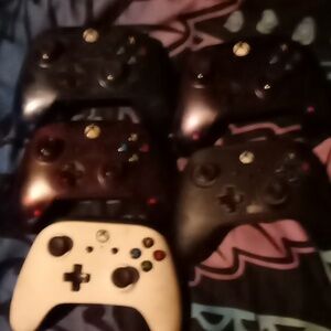 5 Xbox one controllers parts only